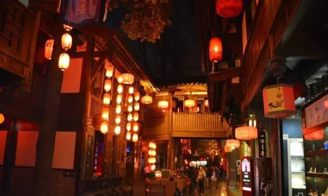 “beat365亚洲体育官方网站”府东社区:社区里的老党员带头修铁门(图4) beat365官网