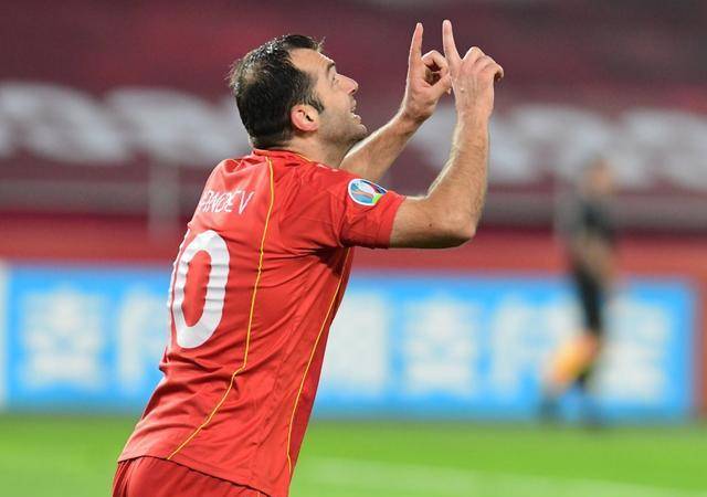 beat·365-
有一种励志叫潘德夫：国家队生涯19年 他终于能到场欧洲杯了(图2)