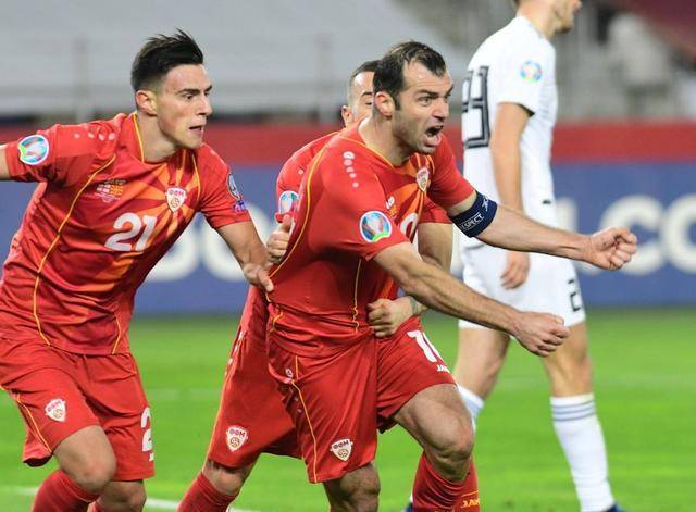 beat·365-
有一种励志叫潘德夫：国家队生涯19年 他终于能到场欧洲杯了(图6)