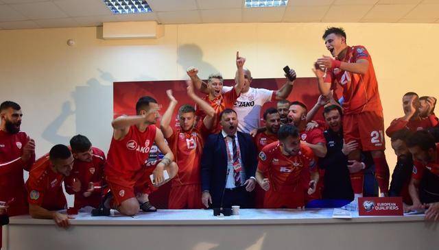 beat·365-
有一种励志叫潘德夫：国家队生涯19年 他终于能到场欧洲杯了(图4)