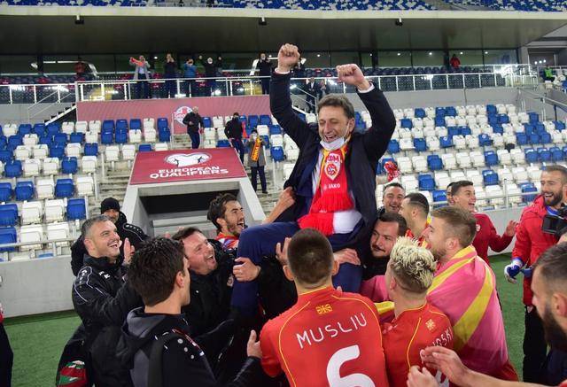 beat·365-
有一种励志叫潘德夫：国家队生涯19年 他终于能到场欧洲杯了(图7)