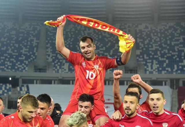 beat·365-
有一种励志叫潘德夫：国家队生涯19年 他终于能到场欧洲杯了(图9)